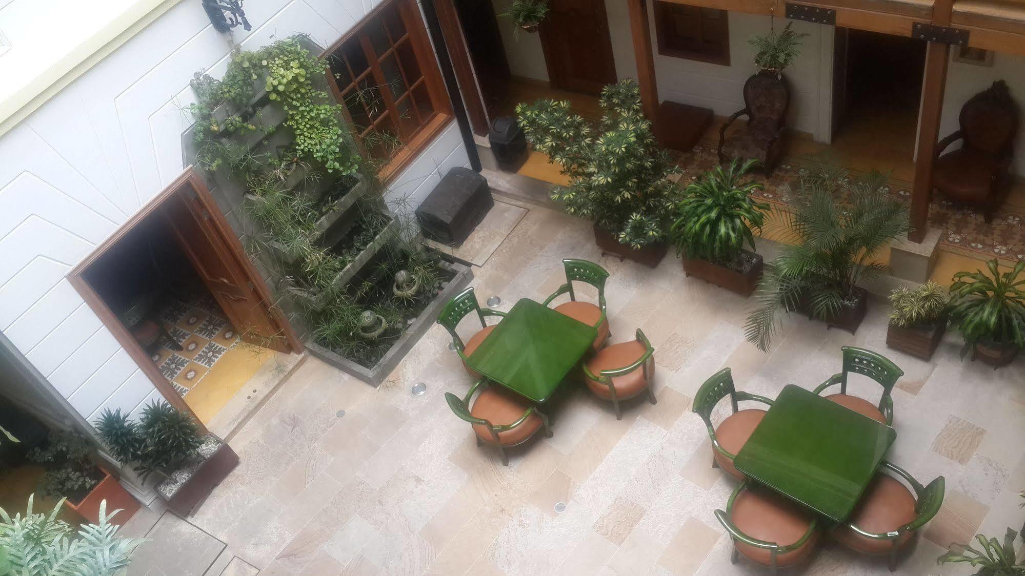 Hotel Santa Lucia Boutique Spa Bogotá Esterno foto The courtyard of the hotel